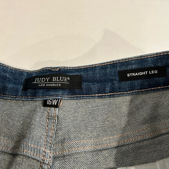 Judy Blue 16 W rainbow embroidered jeans - Picture 4 of 4